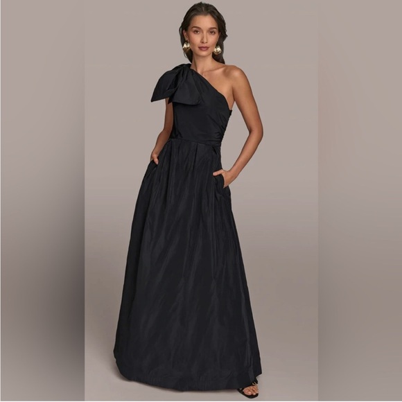 Donna Karan Dresses & Skirts - Donna Karan Black Asymmetrical Pleated Gown, black SIZE 12